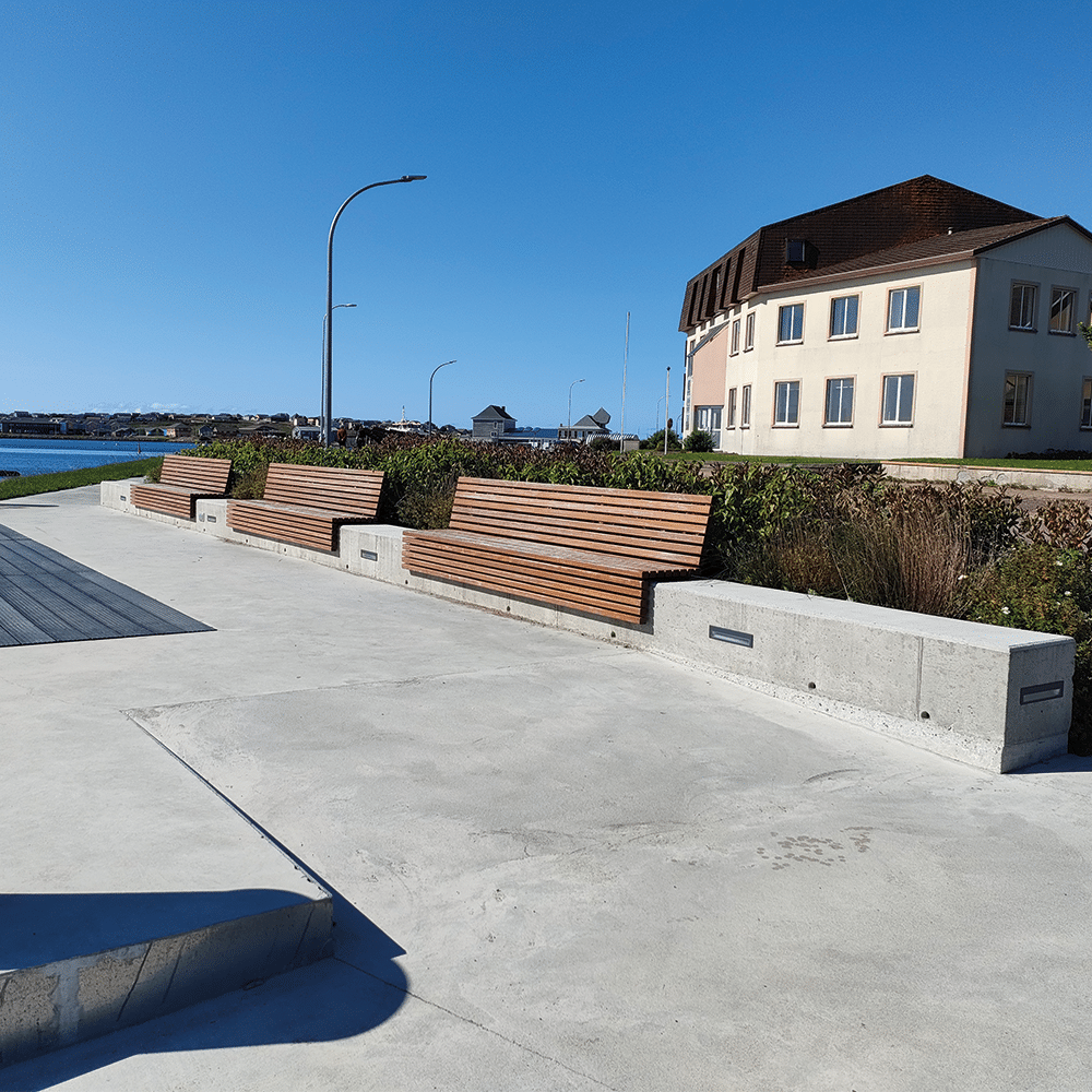 guyon mobilier urbain saint pierre et miquelon bancs avec dossier bois et beton ISOLA